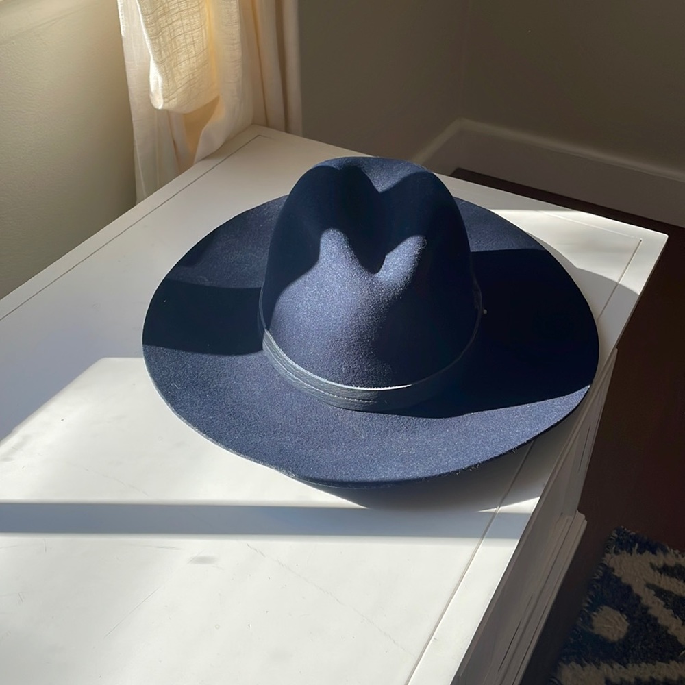 Wide brimmed Rag & Bone hat. Navy blue. Size small (7 inches)
